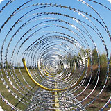 Спиральный барьер или колючая проволока Бруно. 